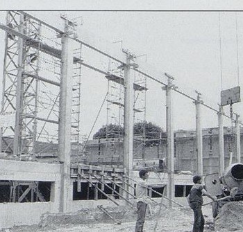 Mai 1990 — le chantier du nouveau gymnase Léo-Lagrange Mai 1990 — le chantier du nouveau gymnase Léo-Lagrange