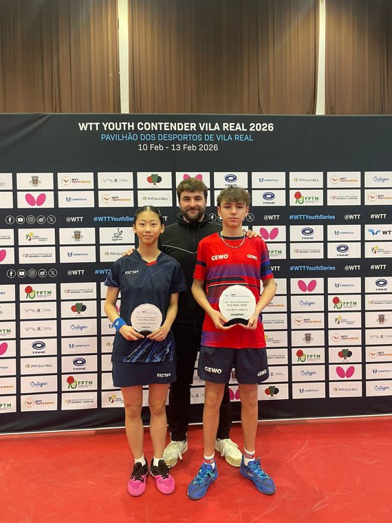 Chloé Huang et Nolan Johnston sur le circuit international WTT (Vila Real, 2026) Chloé Huang et Nolan Johnston sur le circuit international WTT (Vila Real, 2026)