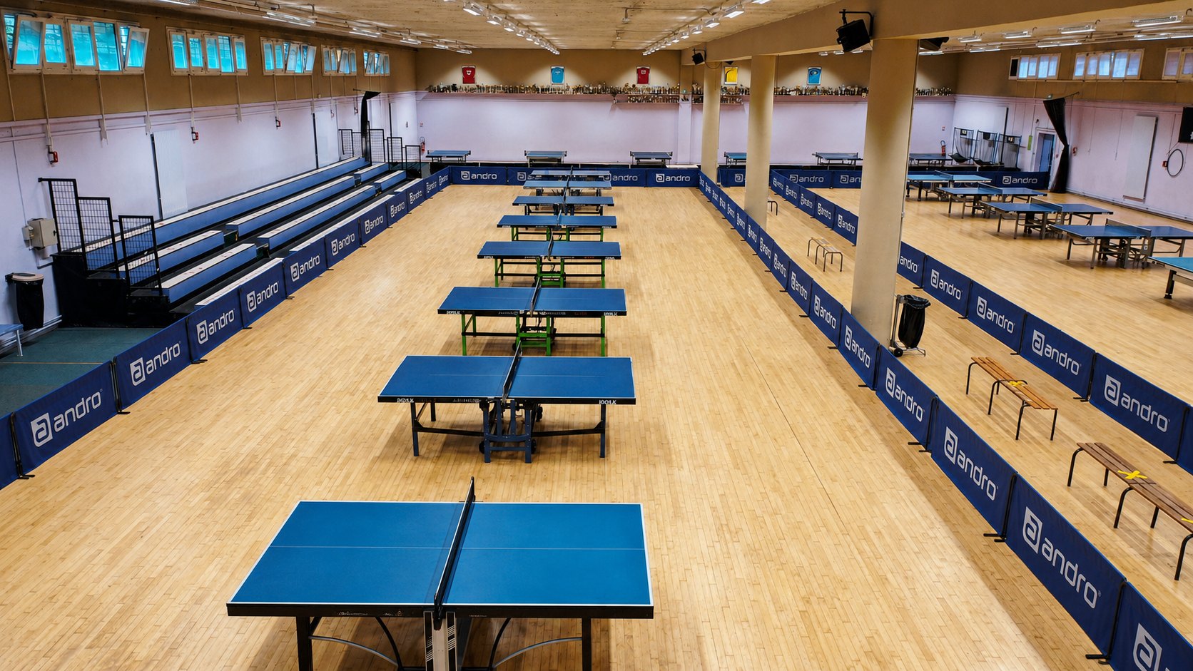 Tables et séparations andro de la salle Decaudain